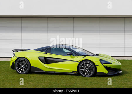 McLaren 600lt hypercar sul display nella 77a Goodwood GRRC Assemblea dei Soci, Sussex, Regno Unito. Foto Stock