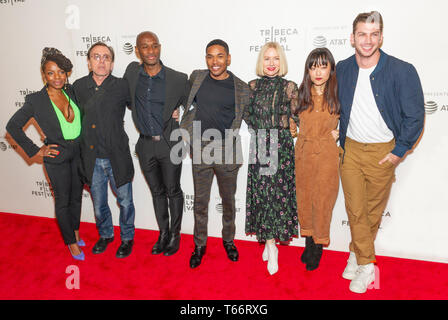 New York, NY - Aprile 28, 2019: Marsha Stephanie Blake ; Tim Roth ; Shari Frilot; Kelvin Harrison Jr ; Naomi Watts ; Andrea Botto ; Noè Gaynor frequentare la premiere del film Luce durante il 2019 Tribeca Film Festival a Stella Artois teatro a BMCC TRAC Foto Stock