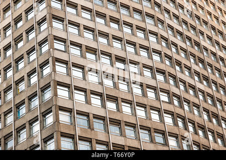 Architectural astratta, un edificio per uffici con calcestruzzo e windows per utilizzare il concetto di Londra Foto Stock