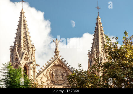 Vergine Maria statua con la luna sulla parte superiore della cattedrale La Seu, Palma de Mallorca Spagna Europa Foto Stock