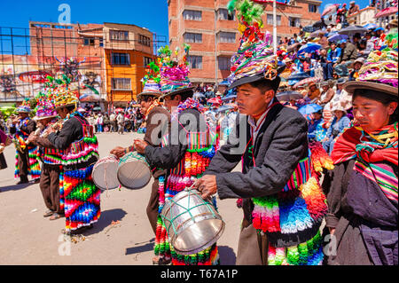 Oruro, Bolivia, 3 Marzo 2011: musicisti Anata Andina o Carnevale andino. Pre Festival ispanica legata al ciclo di produzione agricola di p Foto Stock