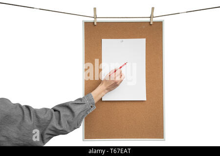Primo piano della nota vuota carta sulla bacheca di sughero Foto Stock