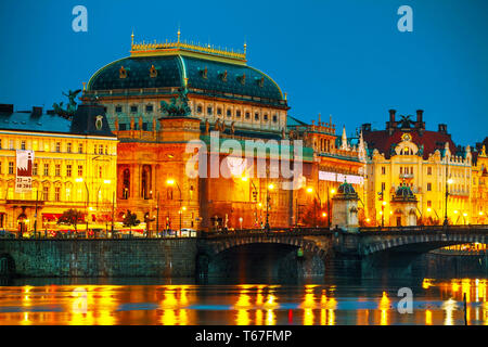 Il Teatro Nazionale (Narodni Divadlo) a Praga Foto Stock