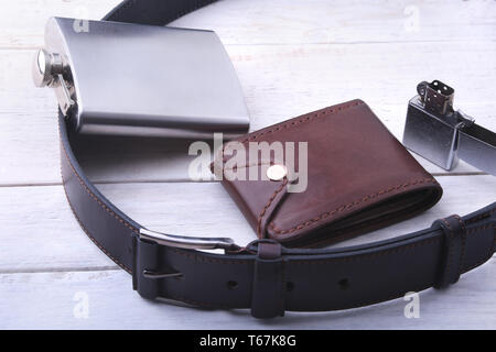 Gli uomini di accessori per affari e rekreation. Un studio professionale di fotografia di uomini accessori business. Vista superiore composizione Foto Stock