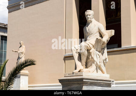 Atene, Grecia. Statua del conte Ioannis Antonios Kapodistrias, greco statista e primo capo dello Stato indipendente della Grecia Foto Stock