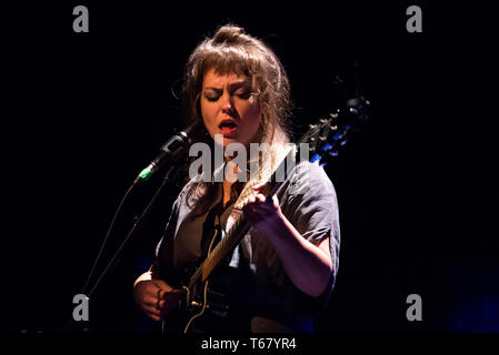 Barcellona - 9 maggio: Angel Olsen (cantautore) esegue in concerto a Barts tappa il 9 maggio 2018 a Barcellona, Spagna. Foto Stock