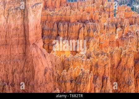 Le formazioni rocciose presso l'anfiteatro di Bryce visto dal punto di tramonto. Parco Nazionale di Bryce Canyon, Utah, Stati Uniti d'America. Foto Stock