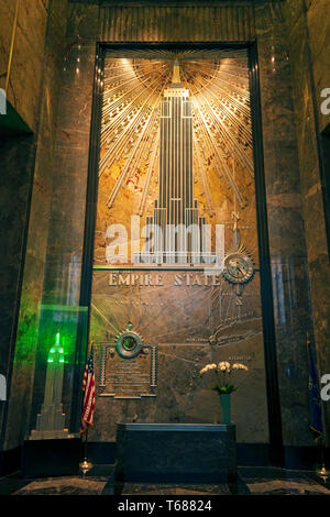 All'interno della lobby dell'Empire State Building, Midtown Manhattan, New York, New York, Stati Uniti d'America Foto Stock