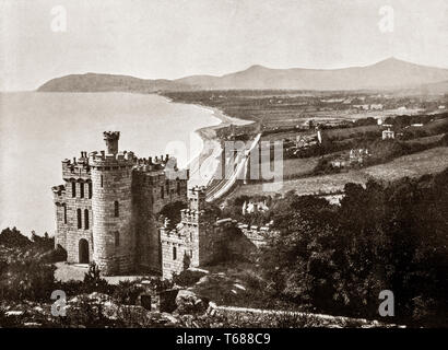 Fine del XIX SECOLO VISTA di Manderley Castle. È stato costruito nel 1840 per commemorare la Regina Victoria's adesione al trono e originariamente chiamato Castello di Victoria. È ora sede della cantante Enya e situato a Killiney, un affluente località balneare e sobborgo di Dún Laoghaire-Rathdown, County Dublin, Irlanda. Con la sua lunga spiaggia sabbiosa, divenne una popolare località balneare quando la stazione aperta. Foto Stock