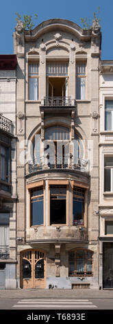 La facciata della casa di città a 92 RUE AFRICAINE, Bruxelles, costruito in stile Art Nouveau dall'architetto Benjamin De Lestré nei primi anni del ventesimo secolo. Foto Stock