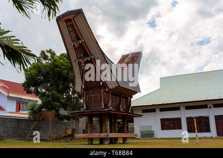 Toraja architettura etnica, Bitung City Foto Stock