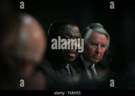 Opposizione dello Zimbabwe leader Morgan Tsvangirai intervenendo al Congresso internazionale dei liberali svoltosi a Belfast, venerdì 16 maggio 2008. Signor Tsvangirai, che rivendica il suo movimento per il Cambiamento Democratico ha vinto le elezioni presidenziali che hanno dovuto essere nuovamente eseguita, indirizzata in tutto il mondo partito liberale membri in occasione della conferenza di Belfast. Foto/Paolo McErlane Foto Stock