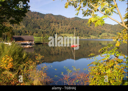 Bellissima vista sul lago Tegernsee, Baviera, Germania Foto Stock