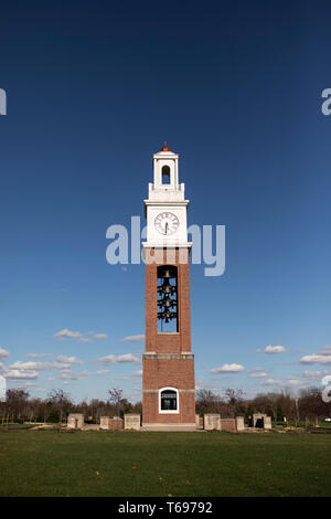 La torre campanaria orientale presso i giardini di Coxhall a Carmel, Indiana, Stati Uniti. Foto Stock