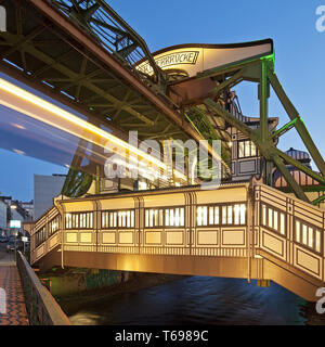 Sospensione di Wuppertal stazione ferroviaria Werther Bruecke, Wuppertal, Renania settentrionale-Vestfalia, Germania Foto Stock