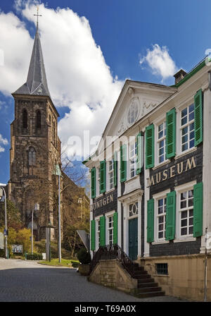 Roentgen-Museum tedesco con chiesa San Bonaventura, Remscheid, Nord Reno-Westfalia, Germania Foto Stock