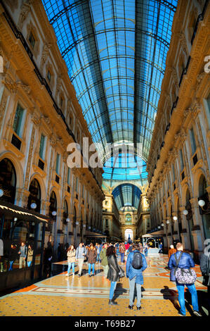 Galleria Vittorio Emanuele II centro commerciale interno Foto Stock