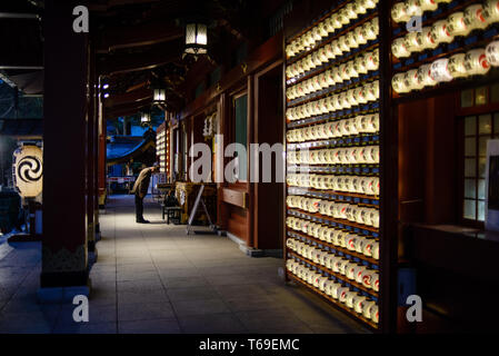 Kanda Myojin santuario si trova a breve distanza a piedi da Akihabara e molto popolare tra technophiles e otaku persone. Tokyo, Giappone Foto Stock