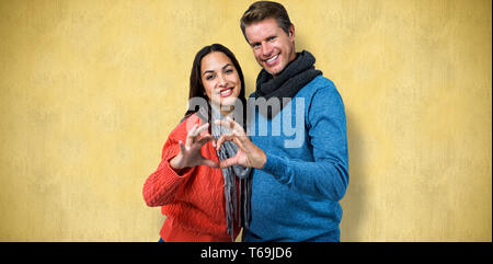 Immagine composita del ritratto di Giovane messa a forma di cuore con le mani Foto Stock