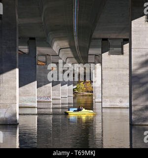 Ponte autostradale della A46 su Seilersee, Iserlohn, Sauerland, Nord Reno-Westfalia, Germania Foto Stock