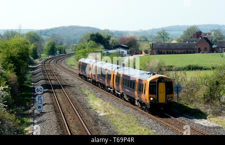 West Midlands classe ferroviaria 172 diesel service a Stratford-upon-Avon a Bearley, Warwickshire, Regno Unito Foto Stock