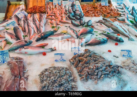 Pesce e frutti di mare al mercato della Vucciria a Palermo, Sicilia Foto Stock