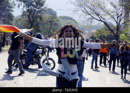 Valencia, Carabobo, Venezuela. 30 apr, 2019. I venezuelani avvia una nuova protesta contro Maduro. Il presidente ad interim Juan Guaido chiamata a prendere il via in tutto il Venezuela. Queste foto sono dalla città di Valencia, Carabobo stato. Credito: Juan Carlos Hernandez/ZUMA filo/Alamy Live News Foto Stock