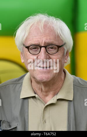 Colonia, Germania. 30 apr, 2019. Attore Günther Maria Halmer pone sul set del film "nipoti per principianti". Credito: Horst Galuschka/dpa/Alamy Live News Foto Stock