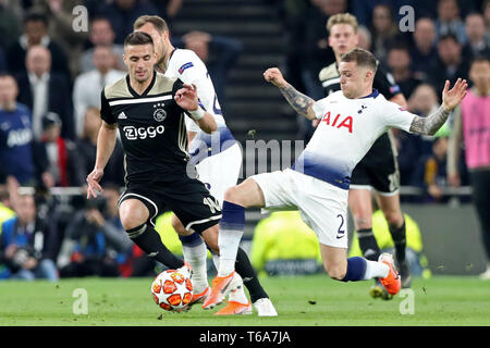 Londra, Regno Unito. 30 apr 2019.Tottenham defender Kieran Trippier mette in un placcaggio su Ajax inoltra Dusan Tadic durante la UEFA Champions League match tra Tottenham Hotspur e Ajax Amsterdam a White Hart Lane, Londra martedi 30 aprile 2019. (Credit: Jon Bromley | MI News) Credito: MI News & Sport /Alamy Live News Foto Stock