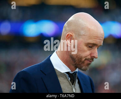 Londra, Regno Unito. Il 30 aprile, 2019. Erik dieci Hag manager di Ajax durante UEFA Championship League semi-finale 1 Gamba tra Tottenham Hotspur e Ajax a Tottenham Hotspur Stadium , Londra, Regno Unito il 30 Apr 2019 Azione di Credito Foto Sport FA Premier League e Football League immagini sono soggette a licenza DataCo. Solo uso editoriale. Nessuna stampa di vendite. Nessun uso personale di vendita. NO non corrisposto usare carte di credito: Azione Foto Sport/Alamy Live News Foto Stock