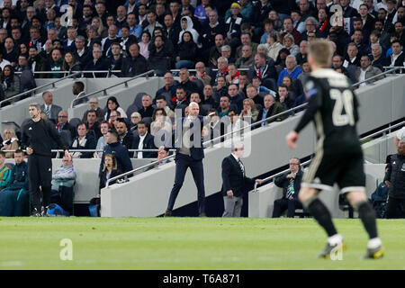 Londra, Regno Unito. 30 apr, 2019. AFC Ajax manager, Erik dieci Hag durante la UEFA Champions League Semi Final match tra Tottenham Hotspur e Ajax a Tottenham Hotspur Stadium, Londra, Inghilterra il 30 aprile 2019. Foto di Carlton Myrie. Solo uso editoriale, è richiesta una licenza per uso commerciale. Nessun uso in scommesse, giochi o un singolo giocatore/club/league pubblicazioni. Credit: UK Sports Pics Ltd/Alamy Live News Foto Stock