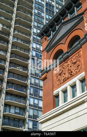 Dettaglio della terra cotta sulla Germania Club edificio nella città vecchia Foto Stock