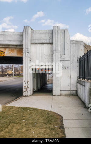 Wrightwood Avenue miglioramento: Art Deco viadotto sul lato sud Foto Stock