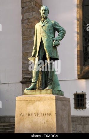 Statua di Alfred Krupp, Essen, la zona della Ruhr, Renania settentrionale-Vestfalia, Germania, Europa Foto Stock