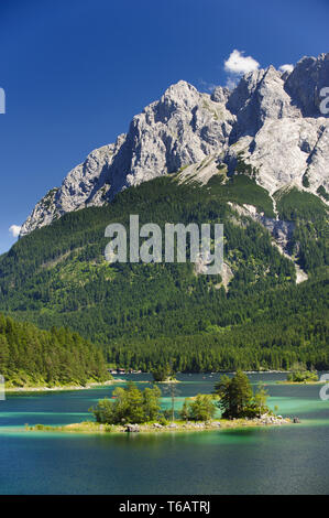 Guardare al Zugspitze, la montagna più alta in Germania Foto Stock