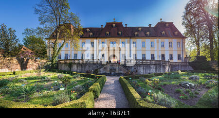 HASSBERGE, Germania - circa aprile, 2019: Oberschwappach Palace in Hassberge county, Baviera, Germania Foto Stock