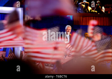 Il DNC Convention di Denver farà Obama il loro candidato. Bill Clinton tenendo il suo discorso alla Convenzione. Foto Stock