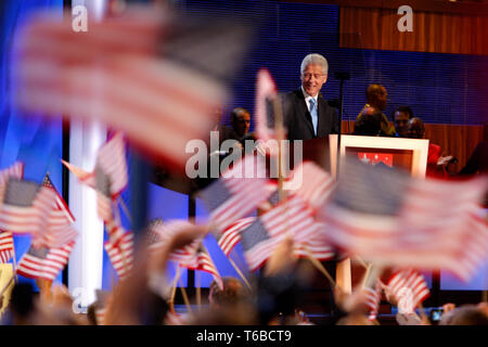 Il DNC Convention di Denver farà Obama il loro candidato. Bill Clinton tenendo il suo discorso alla Convenzione. Foto Stock