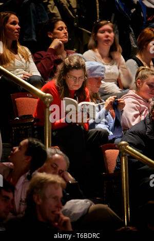 Speranzoso presidenziale Barack Obama (D) che parla al Manchester Palace Theatre. Foto Stock