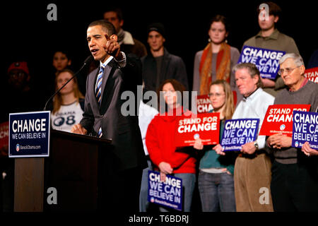 Speranzoso presidenziale Barack Obama (D) che parla al Manchester Palace Theatre. Foto Stock