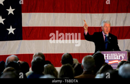 L'ex Presidente Bill Clinton le campagne in Lakewood per sua moglie Hillary Rodham Clinton, che è in esecuzione contro Obama come il candidato presidenziale per il 2009. Foto Stock