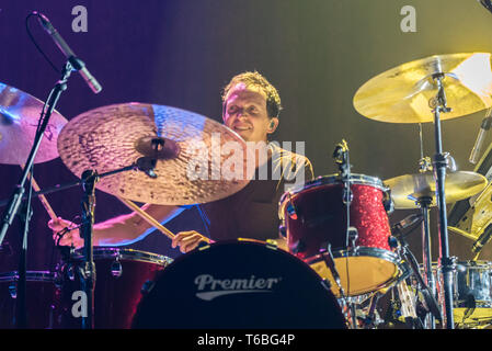 Danimarca, Roskilde - 17 giugno 2018. Batterista inglese Luke Bullen suona dal vivo con la cantante inglese e cantautore Bryan Ferry a Roskilde Kongrescenter a Roskilde. (Photo credit: Gonzales foto - Bo Kallberg). Foto Stock