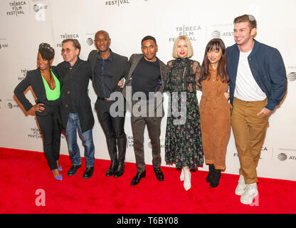 New York, Stati Uniti. 28 apr, 2019. Marsha Stephanie Blake ; Tim Roth ; Shari Frilot; Kelvin Harrison Jr ; Naomi Watts ; Andrea Botto ; Noè Gaynor frequentare la premiere del film Luce durante il 2019 Tribeca Film Festival a Stella Artois teatro a BMCC TRAC Credito: Lev Radin/Pacific Press/Alamy Live News Foto Stock