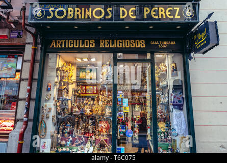 Sobrinos De Perez El Angel - Angel Perez nipoti devozionale negozio di articoli sulla Calle de Postas street a Madrid, Spagna Foto Stock