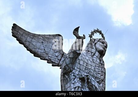 Statua della Vergine alata in Quito Ecuador Foto Stock