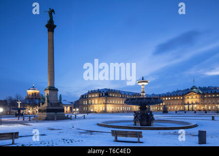 Schlossplatz (piazza del Castello ) e il Neues Schloss (Castello Nuovo) all'alba, Stoccarda, Baden-WÃ¼rttemberg, Germania Foto Stock