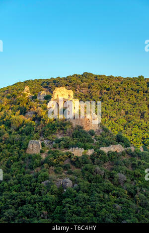 Israele, distretto del Nord, Galilea superiore. Il castello di Montfort, un rovinato fortezza crociato entro il Nahali Kziv riserva naturale. Foto Stock