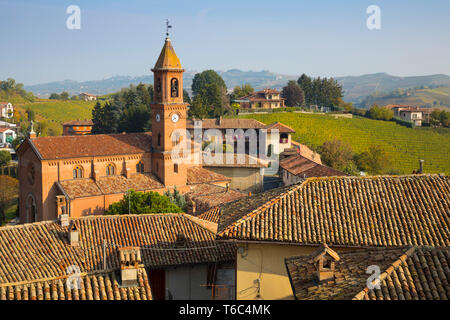 Italia, Piemonte (Piemonte), cuneese Langhe, Serralunga di Alba, la Chiesa di San Sebastiano Foto Stock