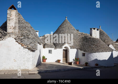 L'Italia, Puglia (Puglia), Bari distretto, Valle d'Itria, tradizionali trulli di Alberobello Foto Stock