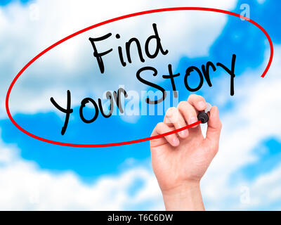 Man mano che scrive a trovare la vostra storia con pennarello nero su schermo visivo Foto Stock